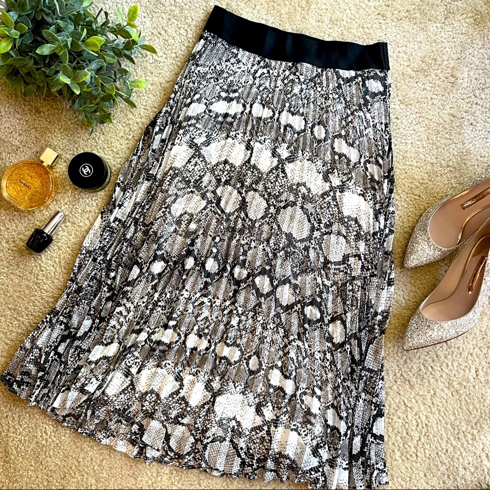 Snake Print Pleated Skirt XS